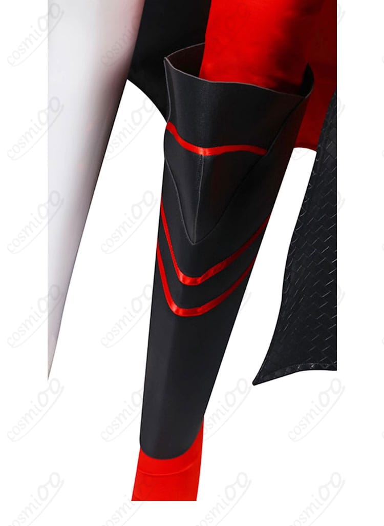 メイプルコスプレ衣装の脚部分、足元の鎧部分の細かいディテール。