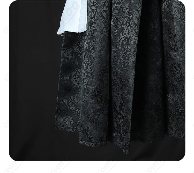 服装の下衣部分の装飾細部画像。細かいディテールが特徴です。