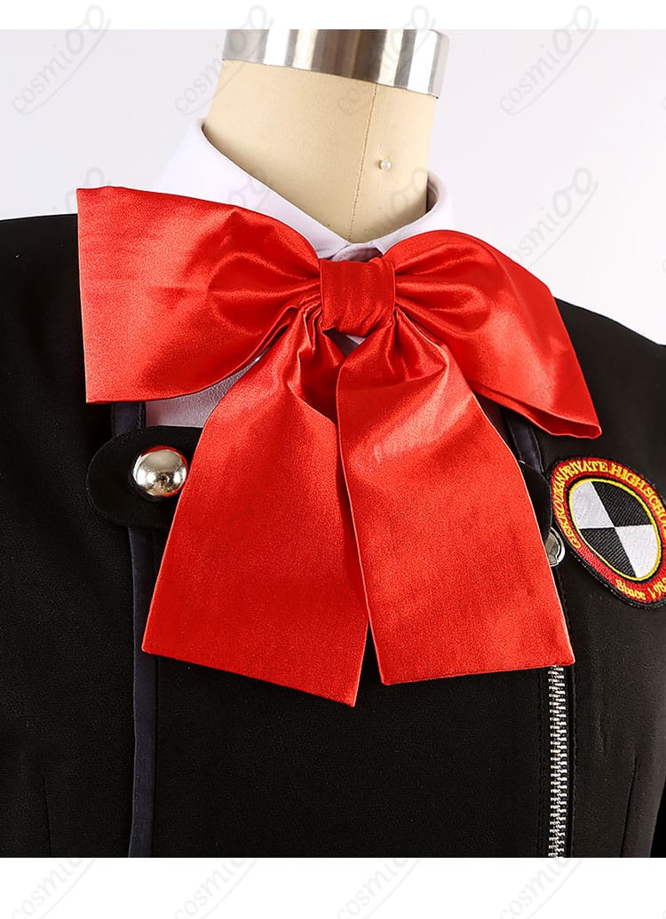 汐見琴音（ハム子）コスプレ衣装の赤いリボンの装飾詳細、月光館学園制服の特徴的なデザイン。