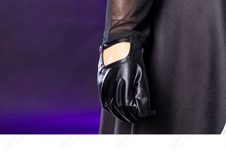 草薙寧々のコスプレ衣装に含まれる手袋の装飾ディテール。