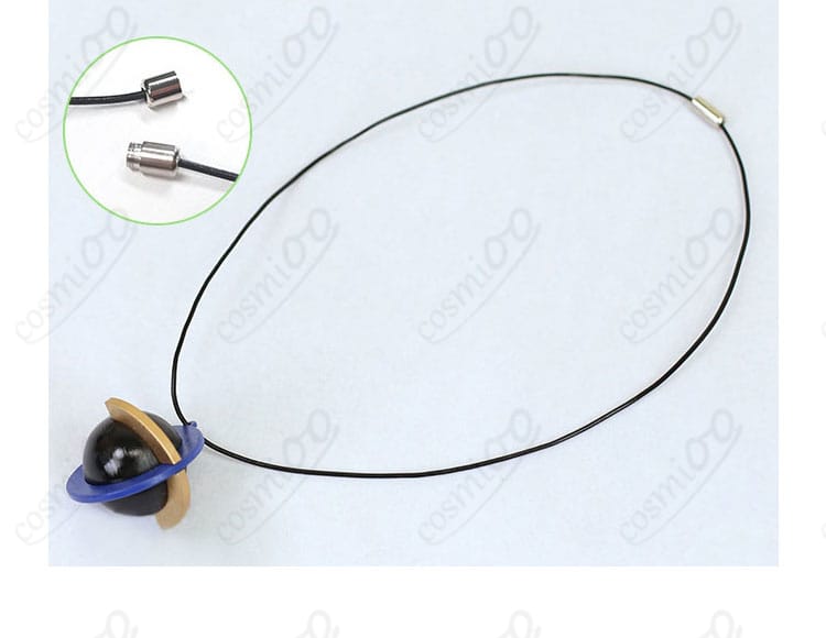 ネックレス装飾の詳細、N（エヌ）コスプレ衣装のネックレスディテール