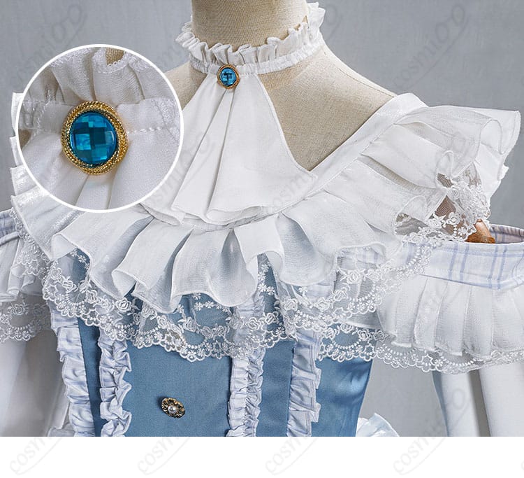 エマ・ウッズのコスプレ衣装に付属する首飾りの美しいディテール。アクセントとして完璧です。