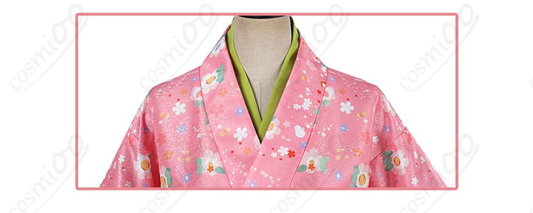 領口の装飾ディテール、甘露寺蜜璃のコスプレ衣装。エレガントなデザインで、リアルな再現が魅力。